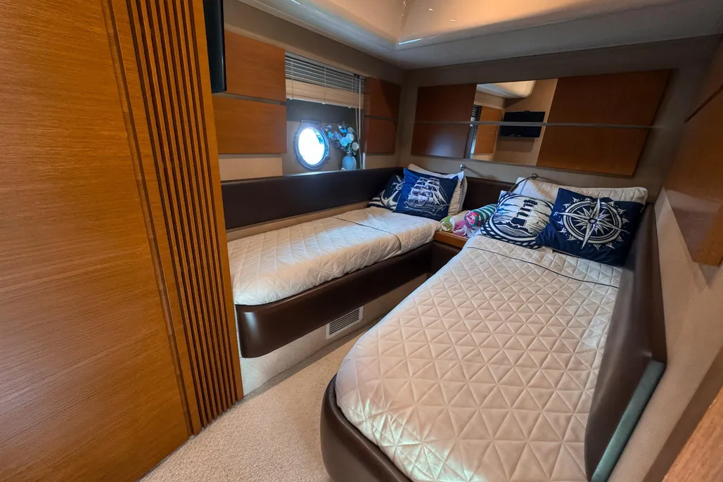 Yacht Photo 34